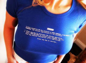 Camiseta com a tela azul